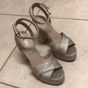 Shoes/ sandals